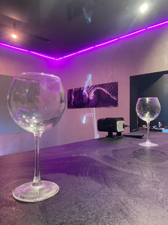 Двухэтажный дом с бассейном караоке и кальяном