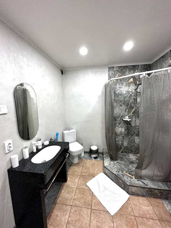 Просторная квартира с двориком в центре города