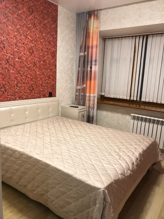 Уютная двушка в хорошем доме возле ЦУМа, рядом с Новогодней Елкой