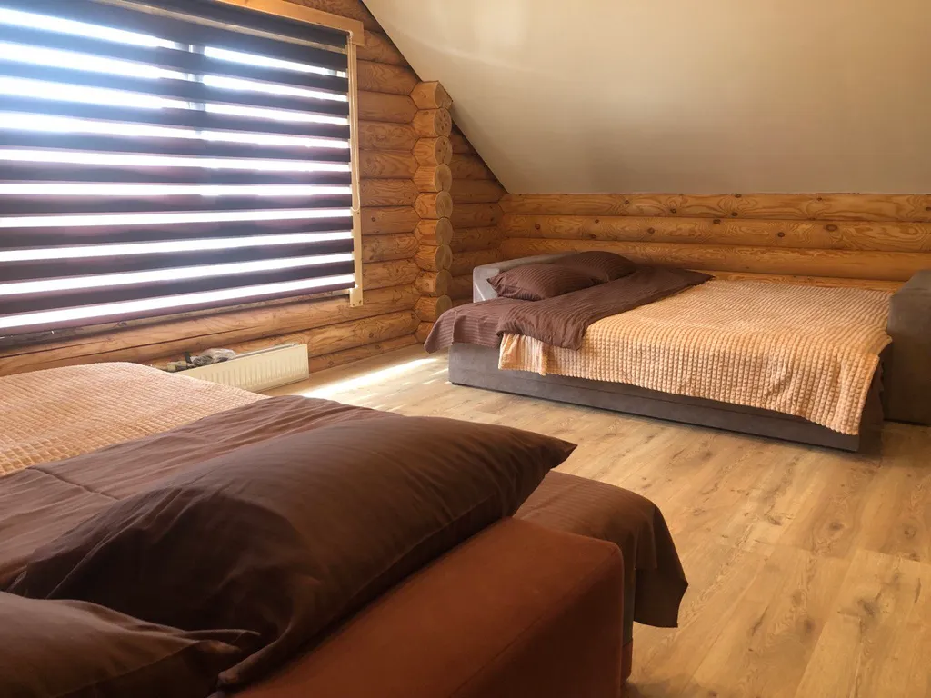 Дом из дерева у моря