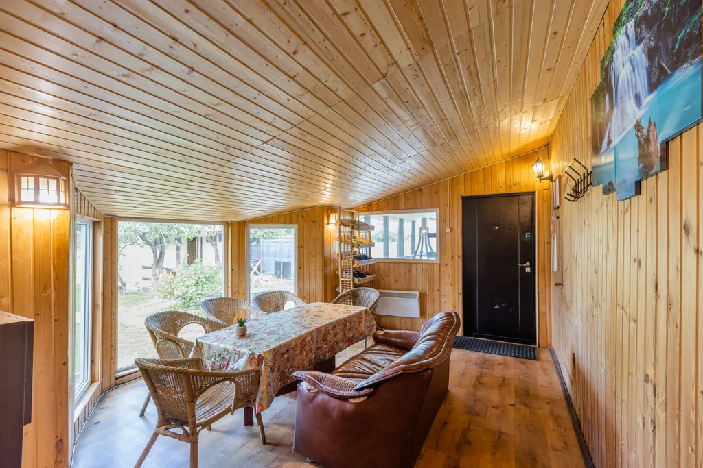 Коттедж с бильярдом и панорамной закрытой террасой