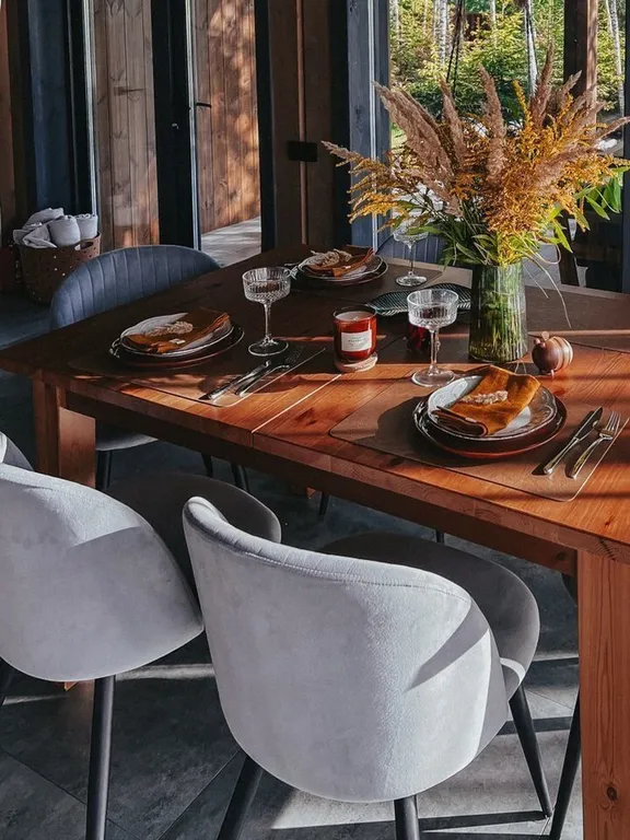 Дизайнерский панорамный дом с сауной в хвойном лесу