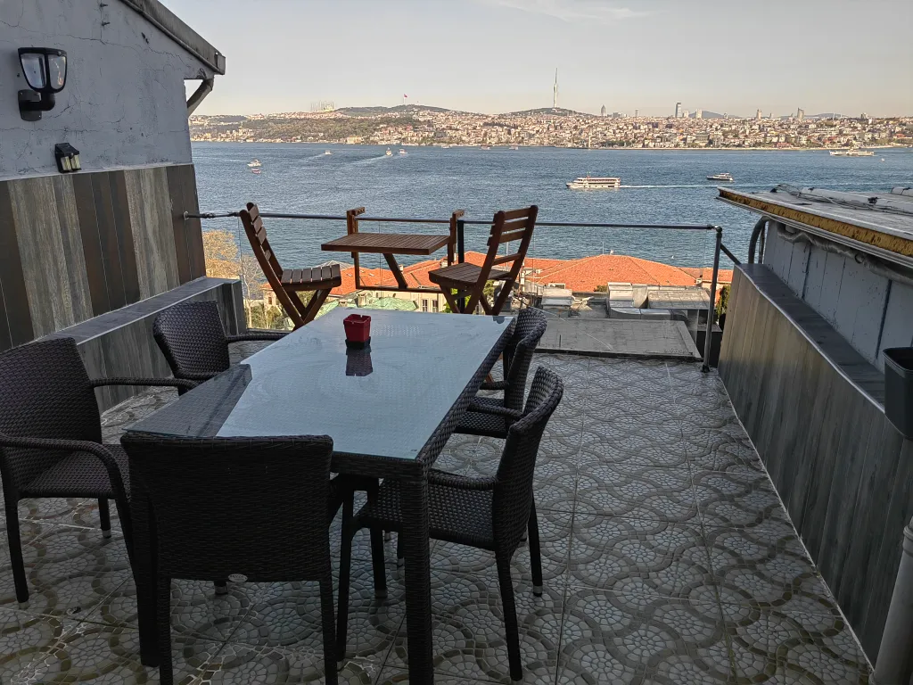 İstanbul boğaz manzaralı teraslı stüdyo daire