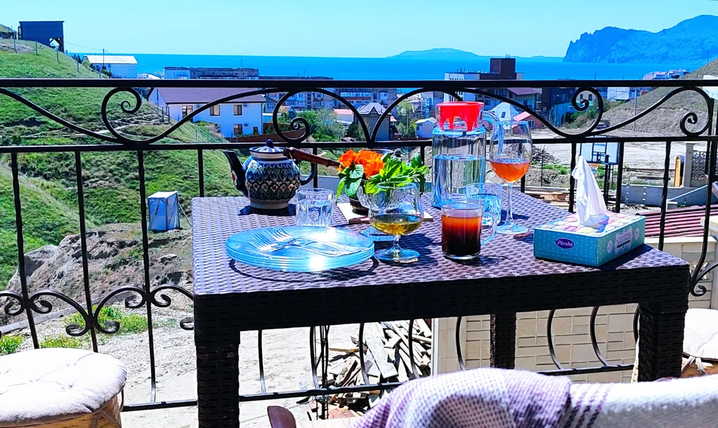 Апартаменты у моря с большой террасой, панорамным видом на море и горы