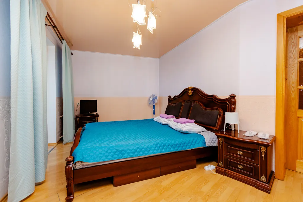 Квартира Жилая комната в 3-комнатной квартире с общим санузлом и кухней — аренда посуточно в Хабаровск