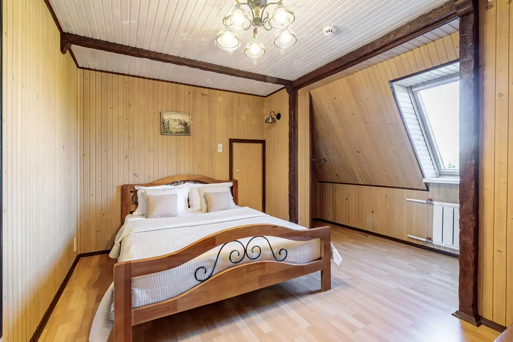 Замок на берегу каскада озер в Новой Москве