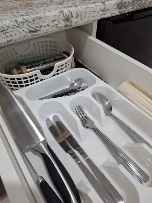 Уютный домик для двоих с террасой в лесу