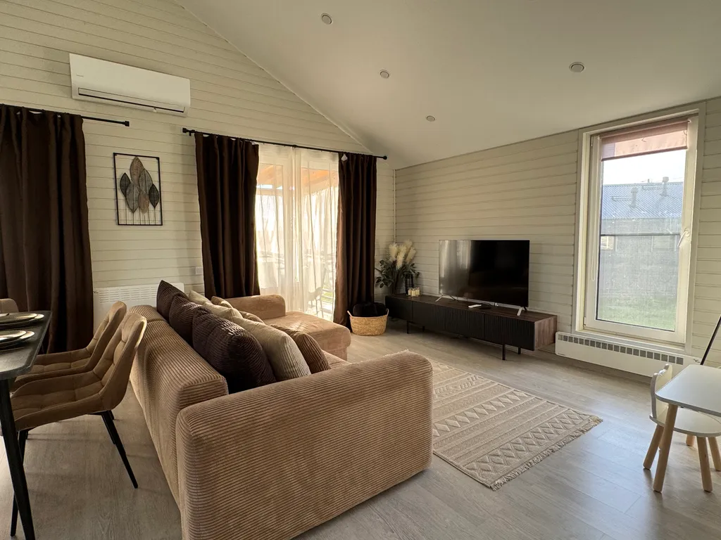 Уютный дом с верандой и чаном