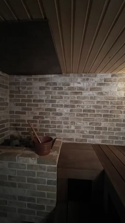 Дом "Вромса" на Хлебной - новый, брутальный, спокойный, комфортный.