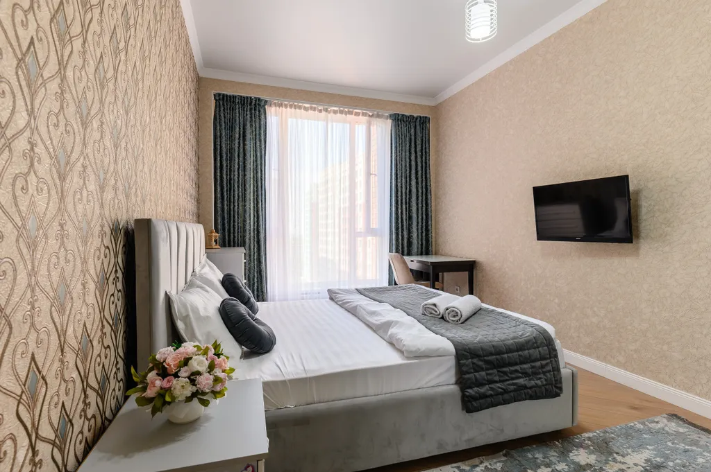 Трехкомнатная квартира с видом на горы в центре города