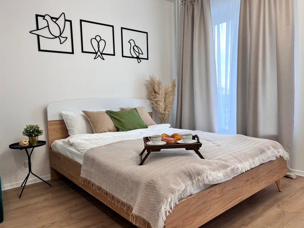 Просторная студия с птичками