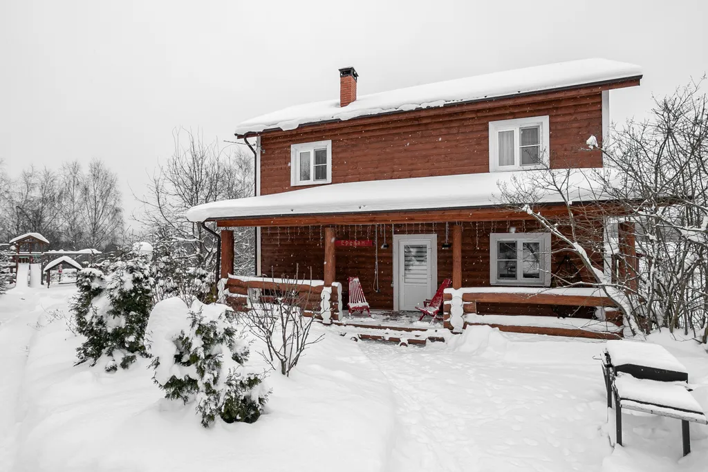 Коттедж Дом Ереван с балконом и открытой верандой в Кикино на Веле — Кикино