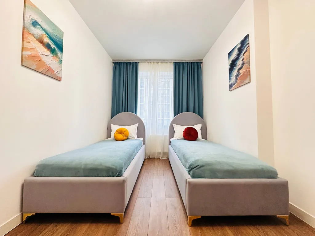 3-комнатные апартаменты для 6 чел в центре рядом с ТРЦ Мега