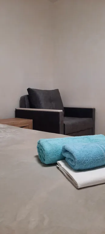 Квартира Комната с балконом, отдельный вход со двора бассейн — Кучугуры