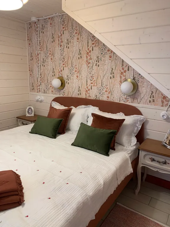 Красная Матрешка - глэмпинг в лесу