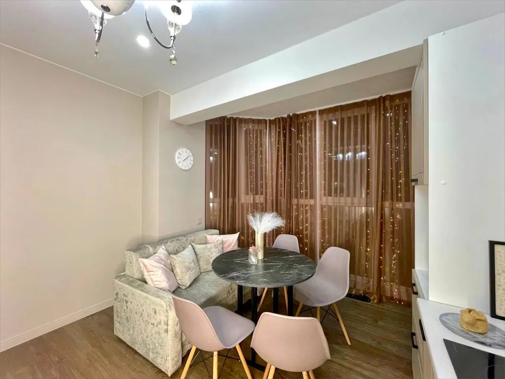 Квартира с панорамным окном в самом центре