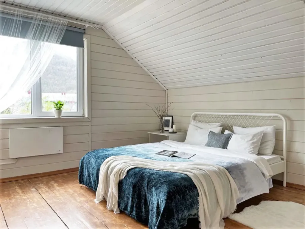 Дом с камином и с большим фруктовым садом