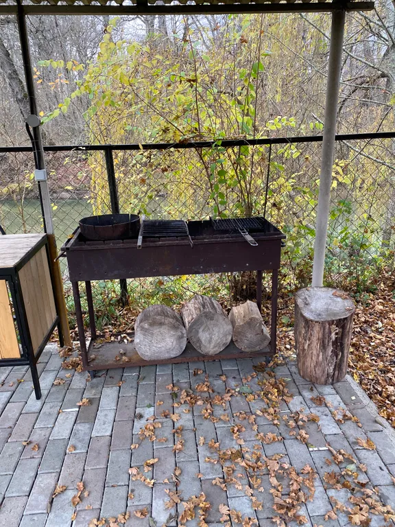 Дом на берегу реки