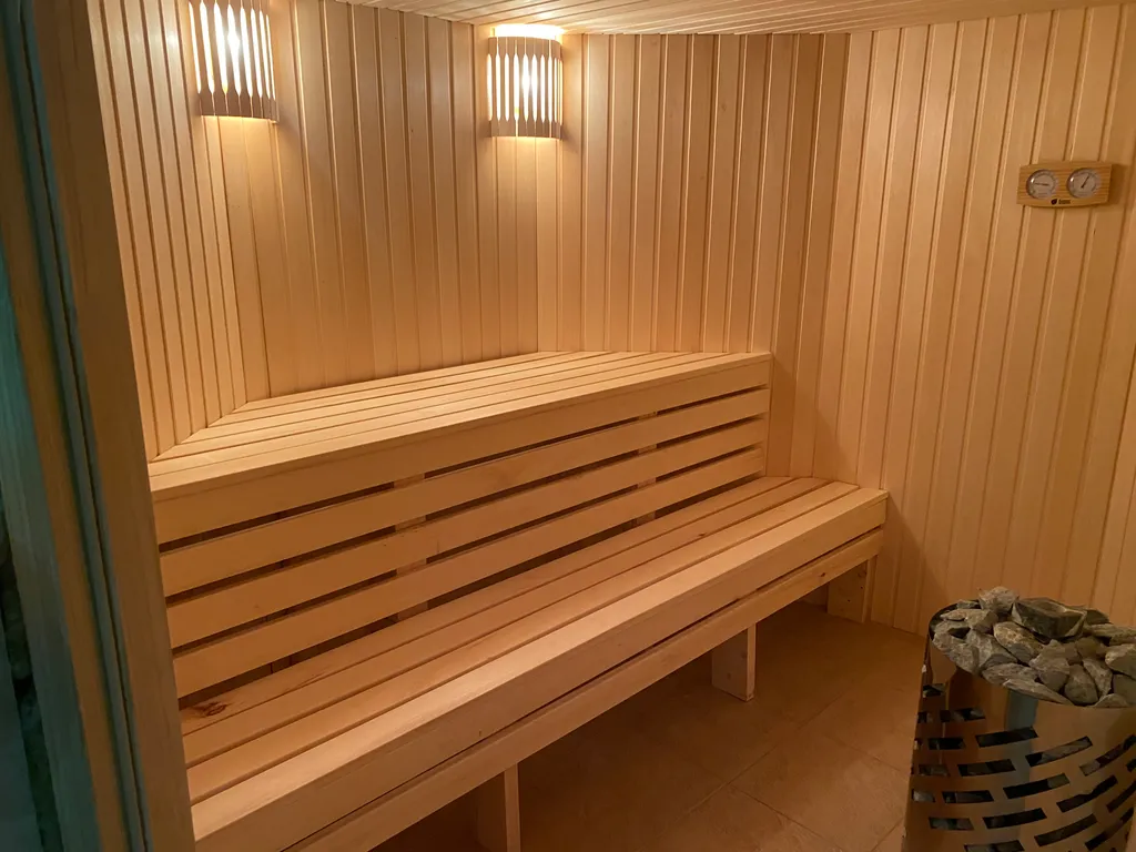 Коттедж с сауной и бассейном