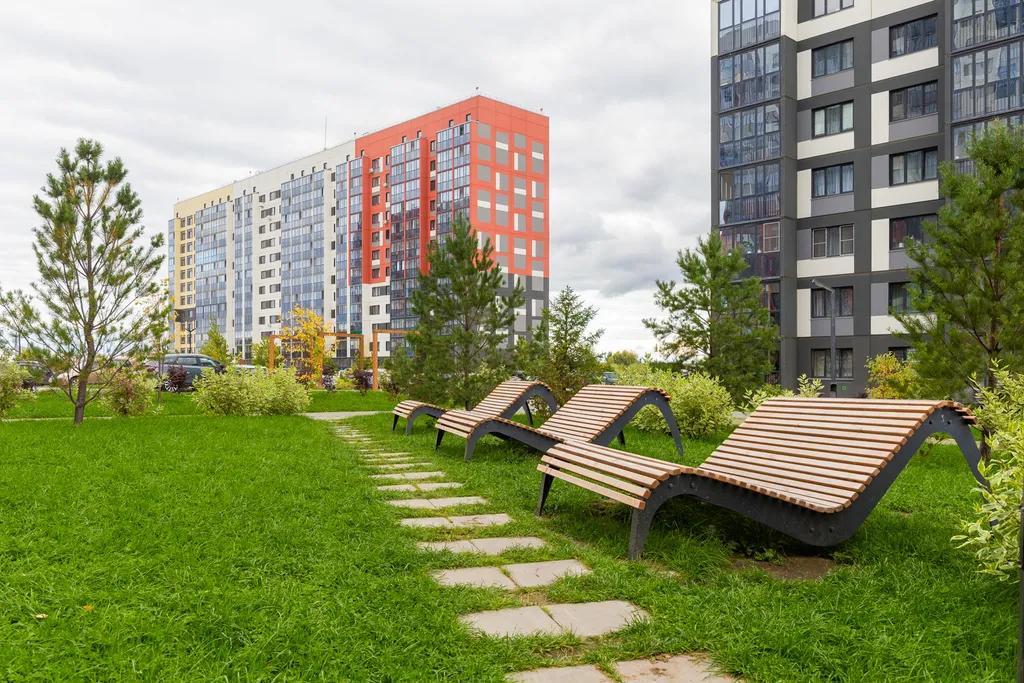 Изумрудная студия с гамаком в новом доме в экологически чистом районе