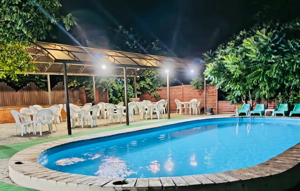 Котедж с баней и бассейном