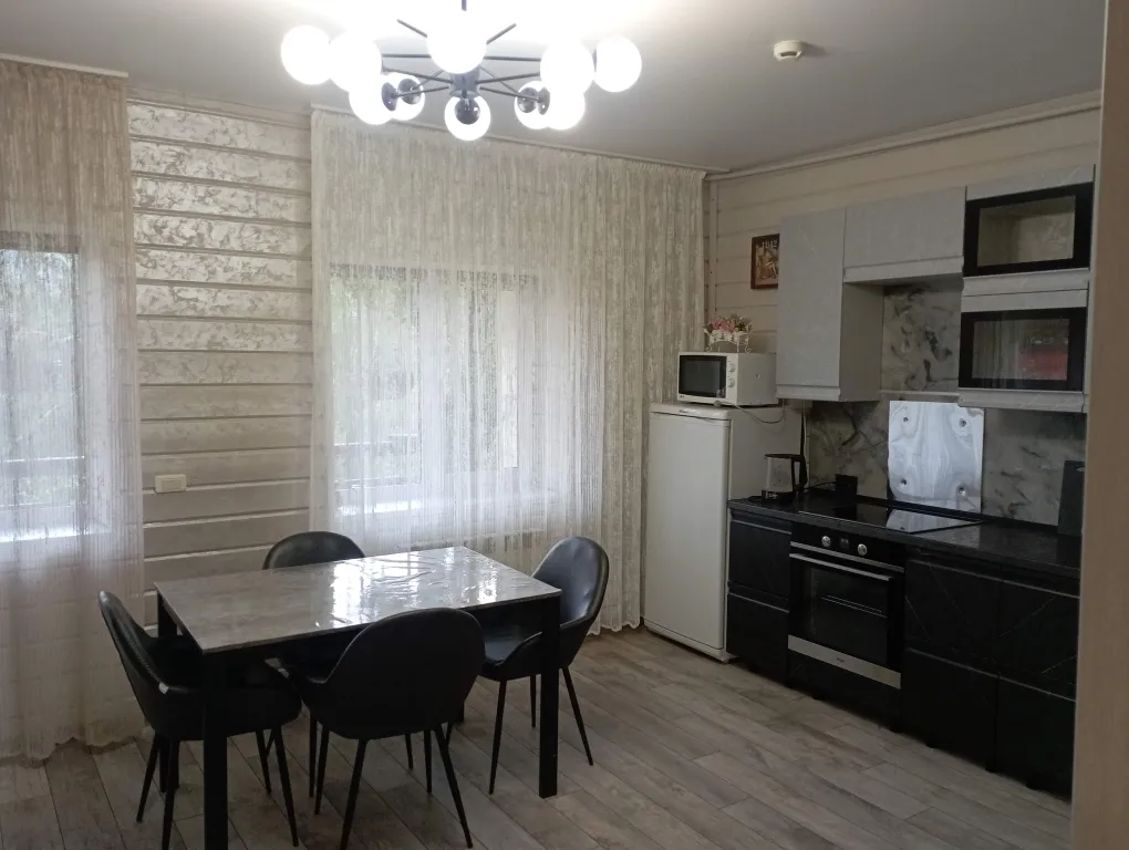 Квартира на Банном напротив ГЛЦ — аренда посуточно в Зелёная Поляна