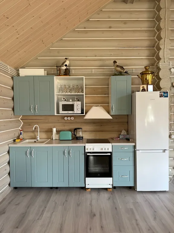 Уютный дом из кедра на берегу реки Волга