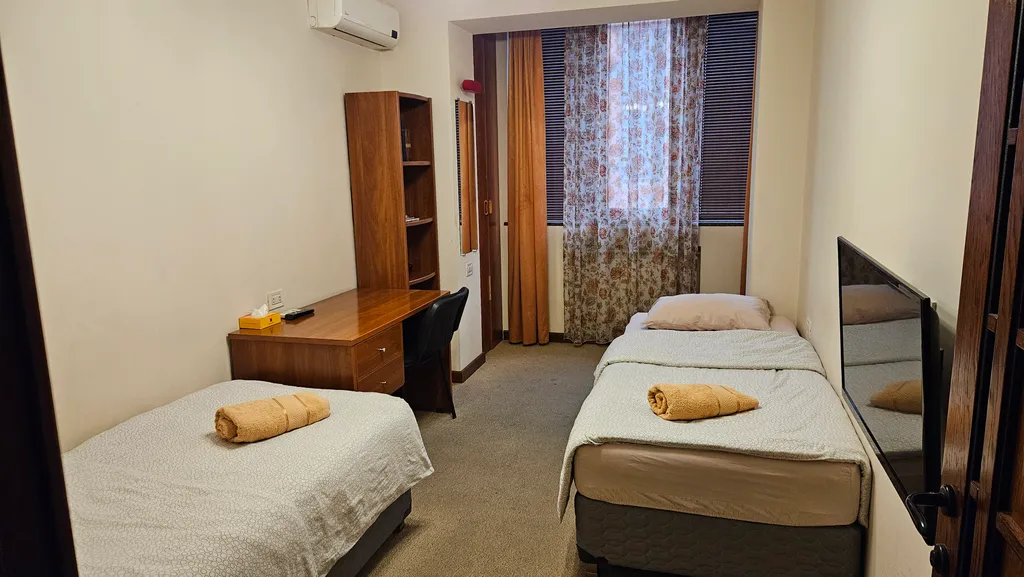 Просторная, светлая квартира с двумя спальнями, малый центр