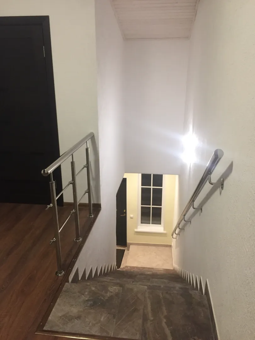 Лестница с перилами