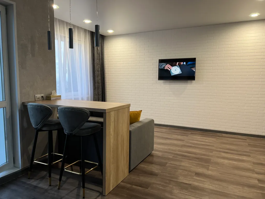 Стильная, просторная студия 50 оттенков серого