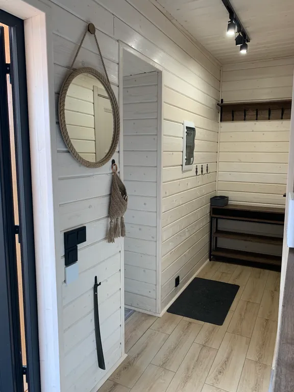 Коттедж Уютный современный дом в сосновом лесу у озера — Запорожское