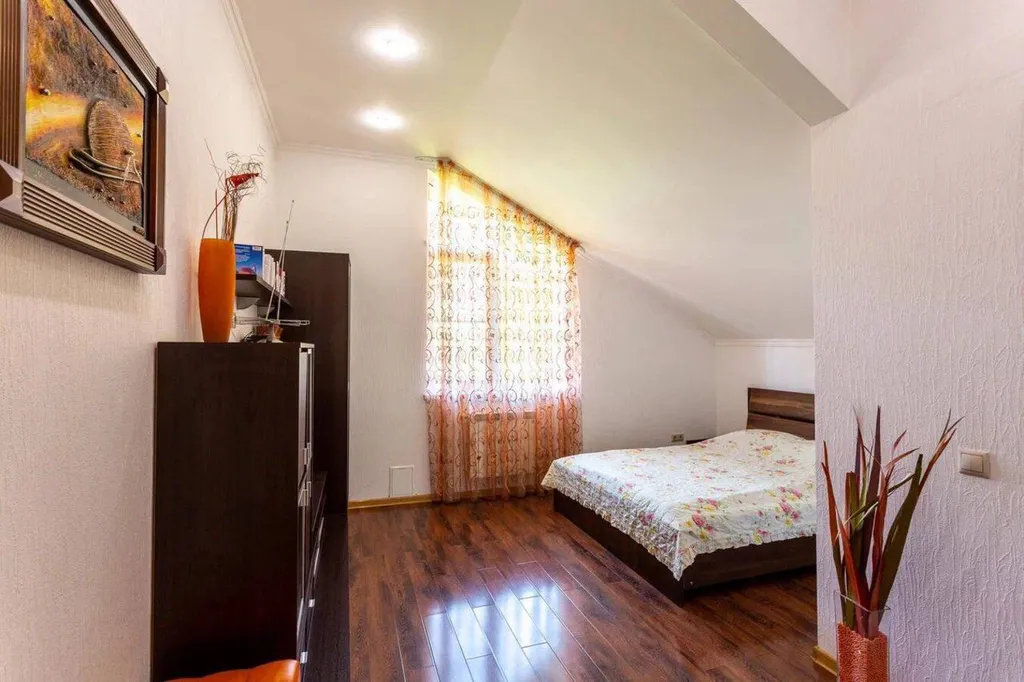 Двухэтажный дом на Турчинского