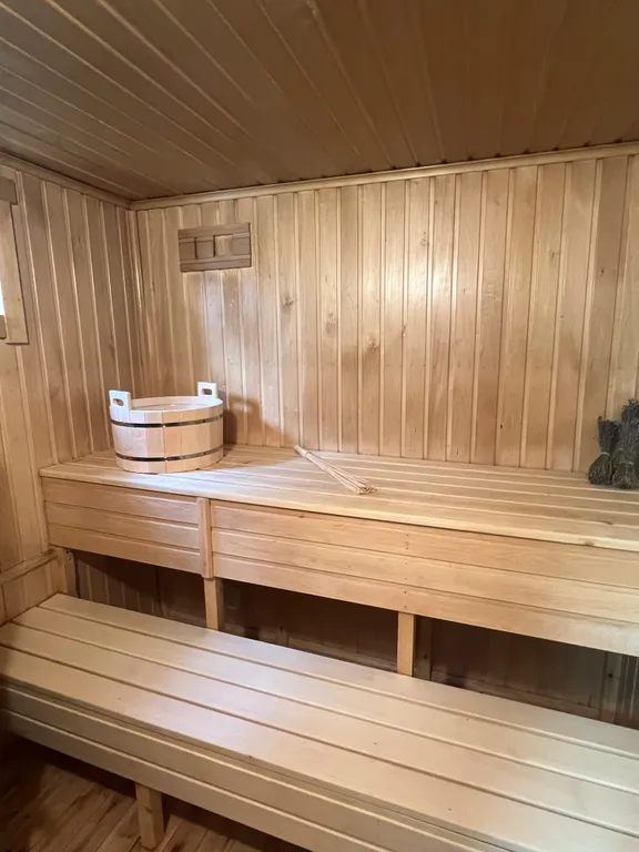 Дом с баней и горячей купелью на дровах