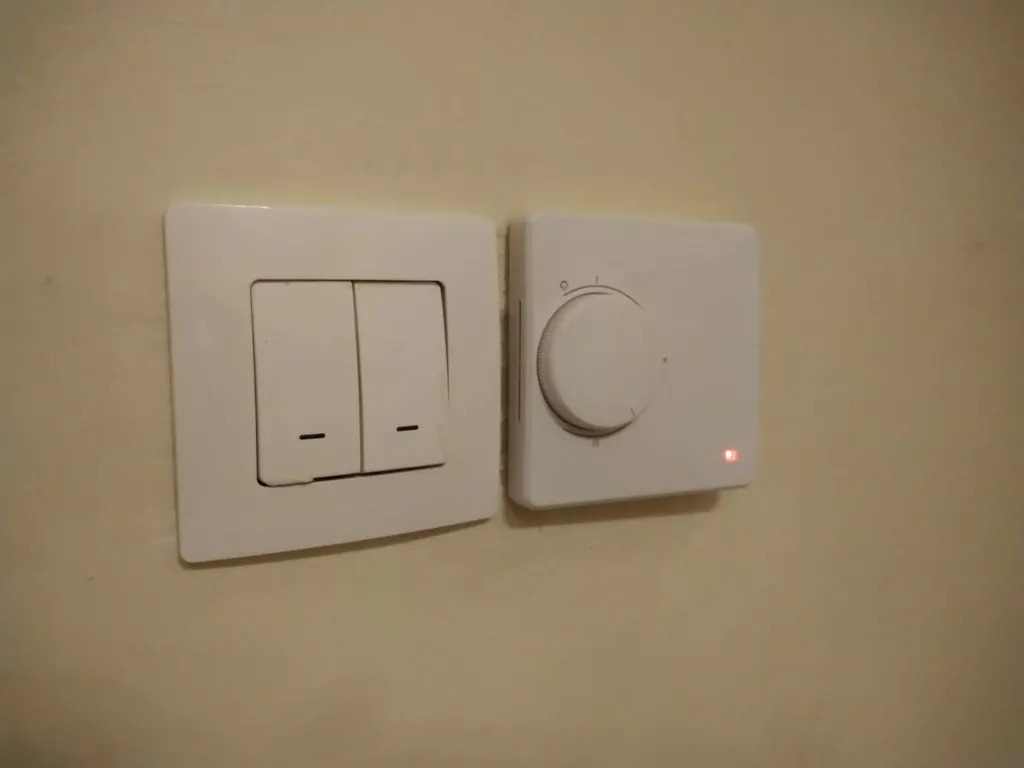 Дом усадьбы Александровские Горы на берегу озера Кривое