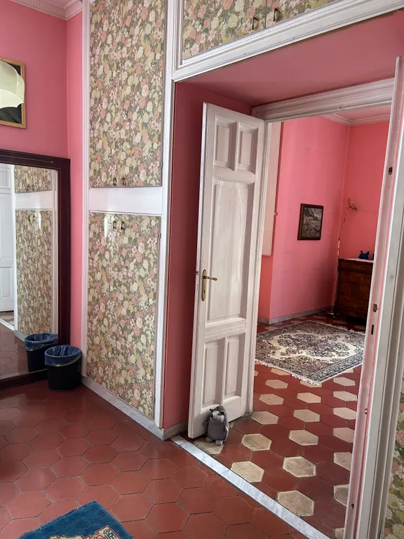 Большая комната в старинном итальянском стиле