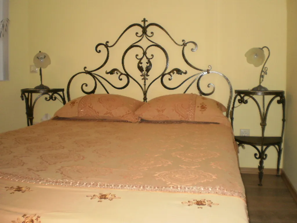 Двухместная комната с видом на горы и сквер