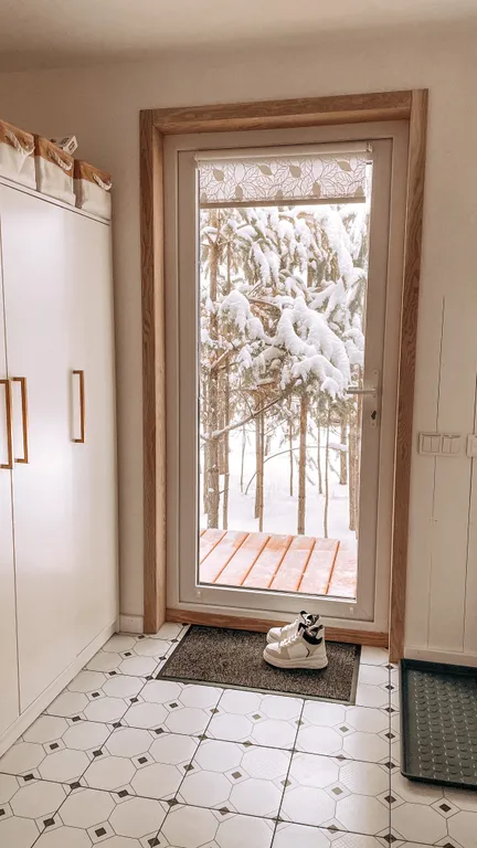 Дом с баней и купелью у леса