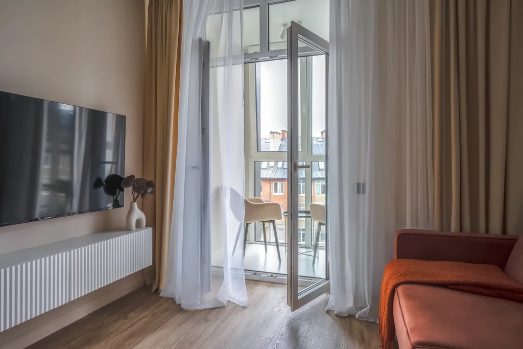 Комфортабельная евродвушка Меркурий с балконом у озера