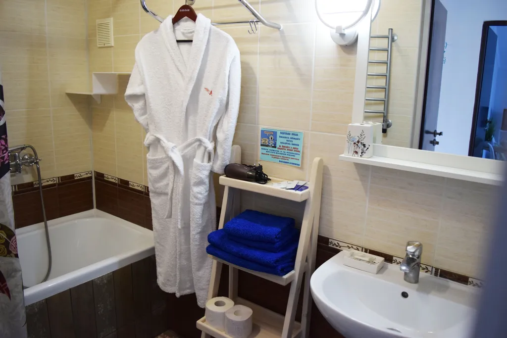 Апартамент с отдельным входом и балконами