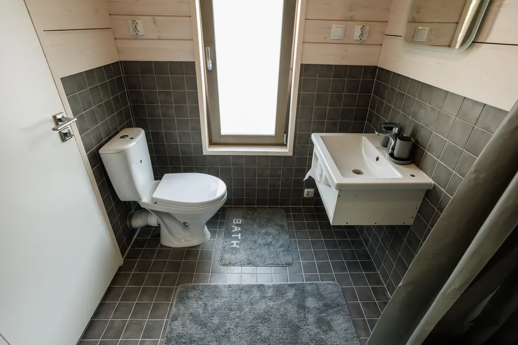 Загородный дом у леса и конюшни