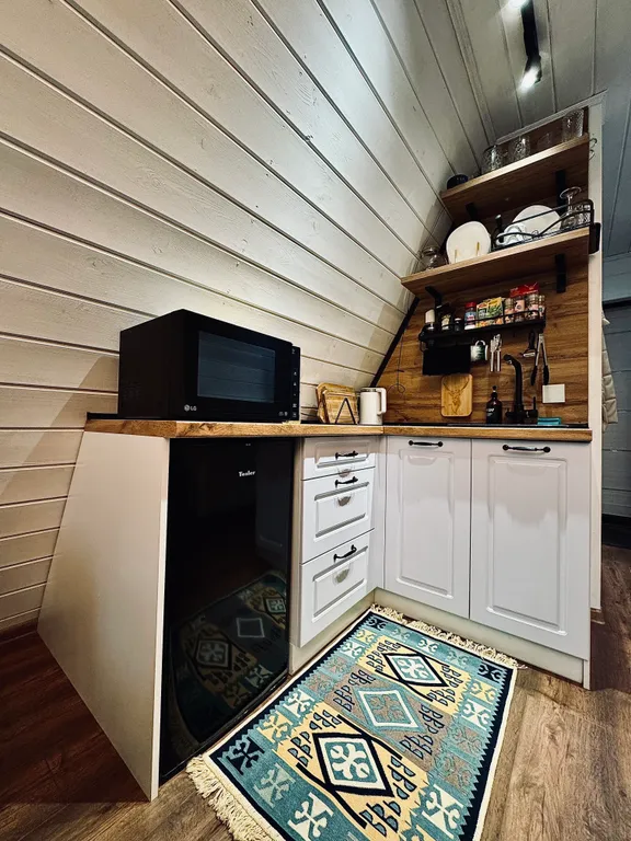 Дом A-frame с купелью, баней и бассейном в сосновом лесу