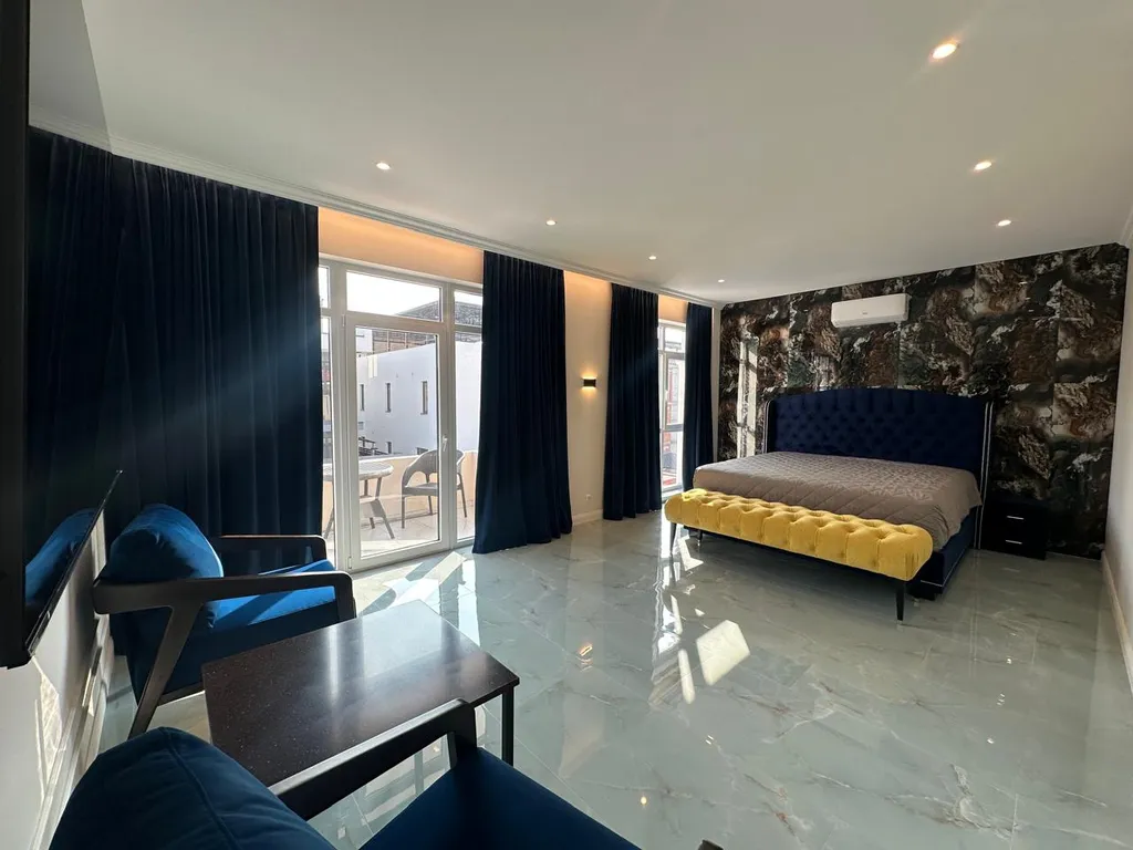 Роскошный дом с бассейном и сауной