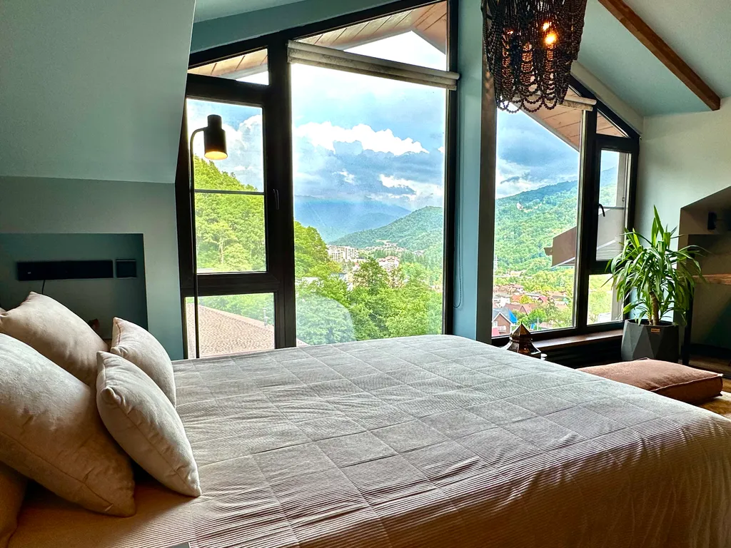 Двухуровневый апартамент с видом на горы