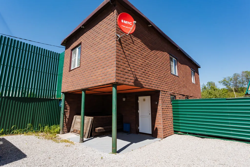 Бунгало на берегу озера в границе леса