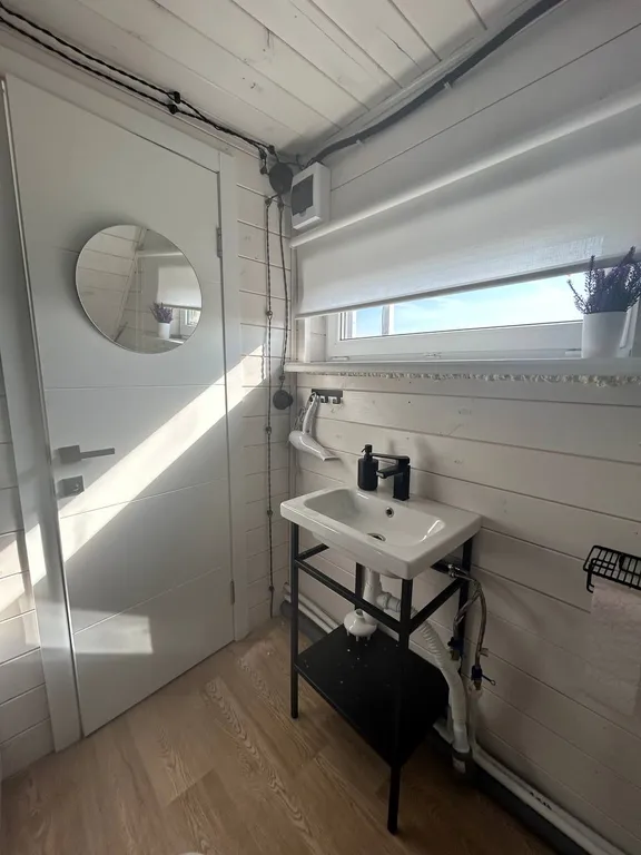 Уютный дом в стиле Афрейм в черте города