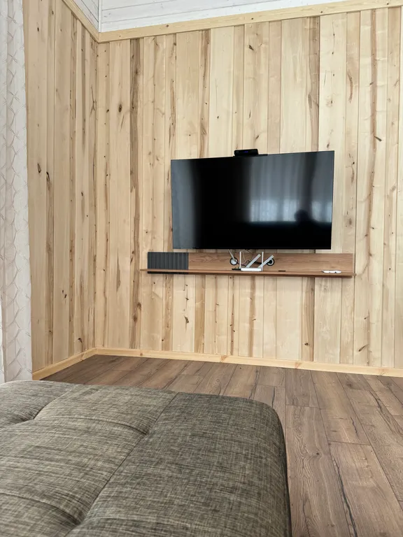 Большой дом у озера