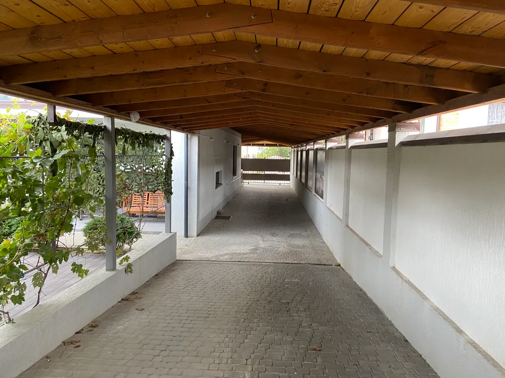 Уютный дом с внутренним двориком