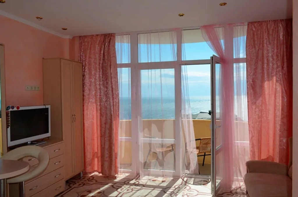 Видовая Квартира-студия на двоих с балконом у моря в Мисхоре