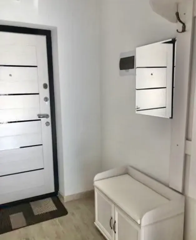 Светлая уютная студия в новом доме с новой мебелью