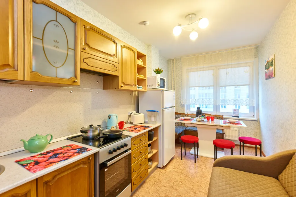 Уютная двухкомнатная квартира с отдельной кухней на 7 человек